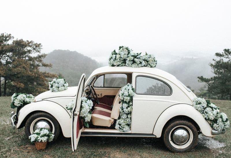 Wedding car decorated with flowers for the rukhsati